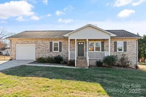 2505 Ashford Dr, Newton, NC 28658