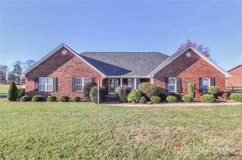523 Fort Dobbs Rd, Statesville, NC 28625