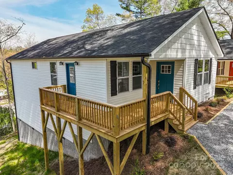 85 Eastabrook Ave, Brevard, NC 28712