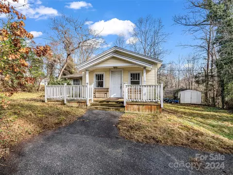 26 Holcombe Rd, Candler, NC 28715