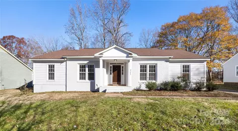 2301 Heather Glen Ln, Charlotte, NC 28208