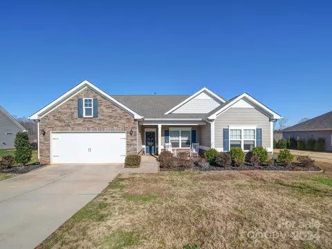 125 Sierra Chase Dr, Statesville, NC 28677