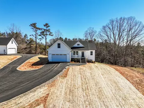 38 Little Oak Rd, Leicester, NC 28748