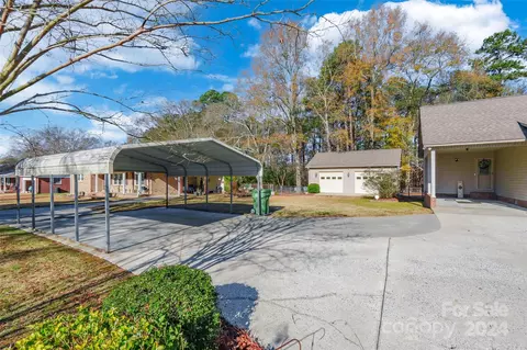 2676 Pineview Dr, Lancaster, SC 29720 photo 2