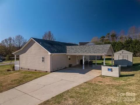 2051 Gary Ln, Hickory, NC 28602 photo 13