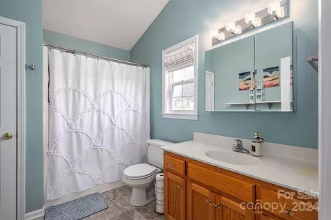 2051 Gary Ln, Hickory, NC 28602 photo 9