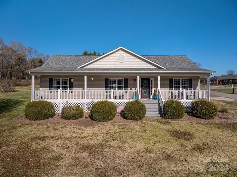 2051 Gary Ln, Hickory, NC 28602