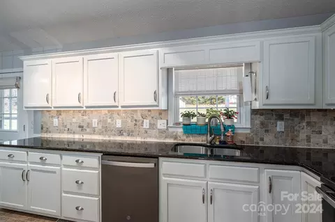 2051 Gary Ln, Hickory, NC 28602 photo 7