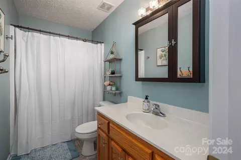 2051 Gary Ln, Hickory, NC 28602 photo 11