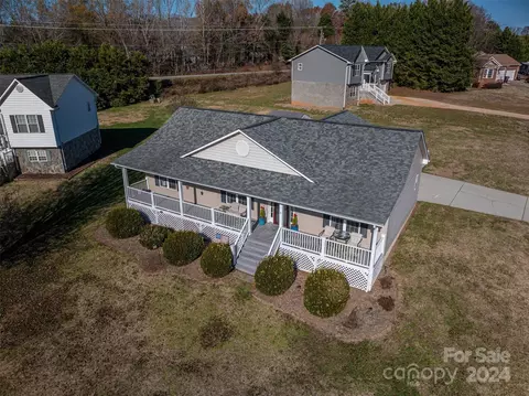 2051 Gary Ln, Hickory, NC 28602 photo 16