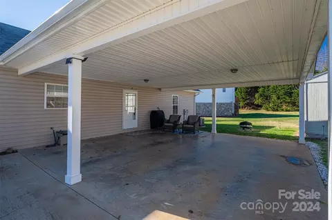 2051 Gary Ln, Hickory, NC 28602 photo 14