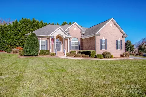 131 Quail Haven Dr, Troutman, NC 28166