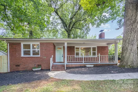 916 Pierson Dr, Charlotte, NC 28205