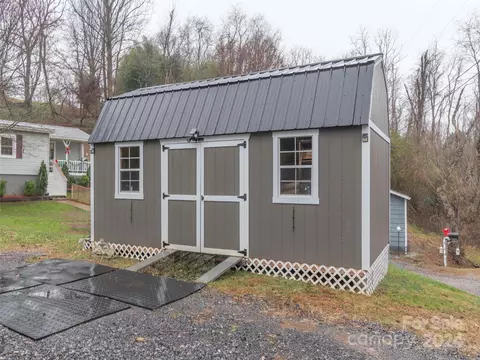 Exterior - 59 Devlin St, Canton, NC 28716 photo 8 of 8