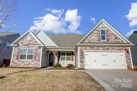 136 Kingston Dr, Mount Holly, NC 28120