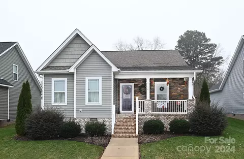1156 13th Avenue Ne Cir NE, Hickory, NC 28601