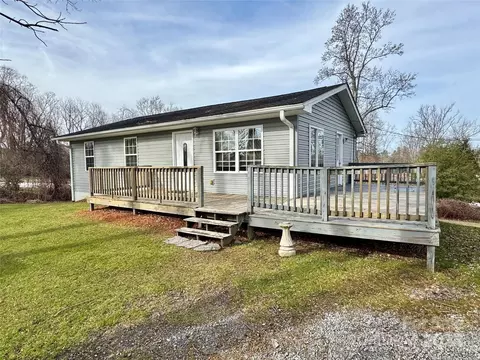 1031 7th W Ave W, Hendersonville, NC 28791