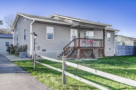 228 Ida Rogers Dr, Hendersonville, NC 28792