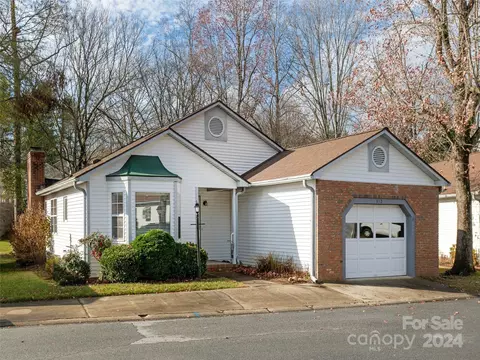 312 Somerton Ct, Hendersonville, NC 28791