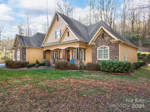 318 Freedom Trail Ct, Zirconia, NC 28790