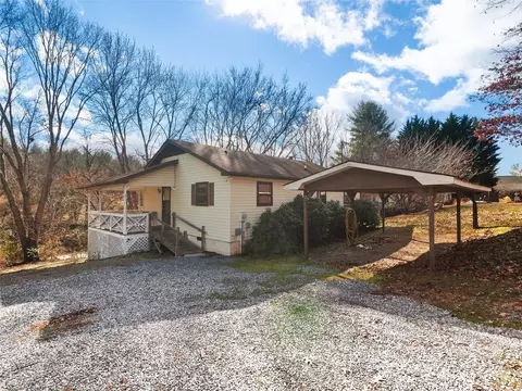 37 Fir Ln, Waynesville, NC 28785
