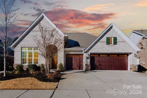 2606 Livery Stable Dr, Matthews, NC 28105