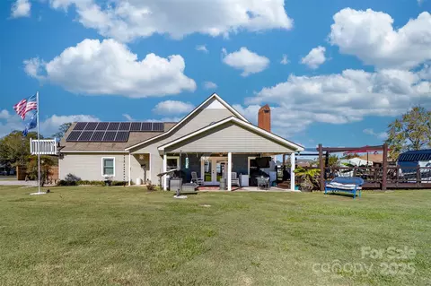 303 Knox St, Clover, SC 29710