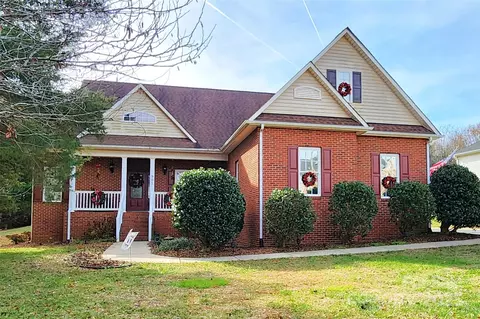 901 Huntington Hills Dr, Lincolnton, NC 28092