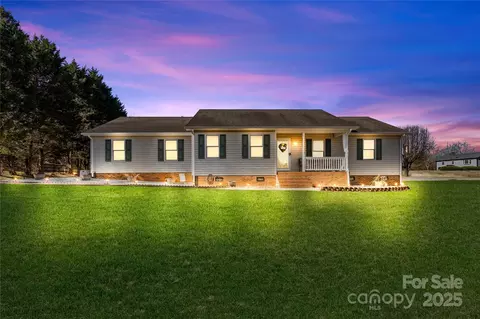 135 Rumple Hill Dr, Statesville, NC 28677