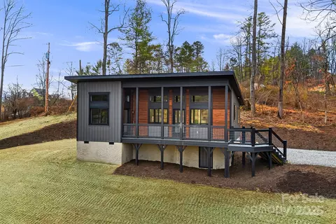 139 Duck Pond Dr, Leicester, NC 28748