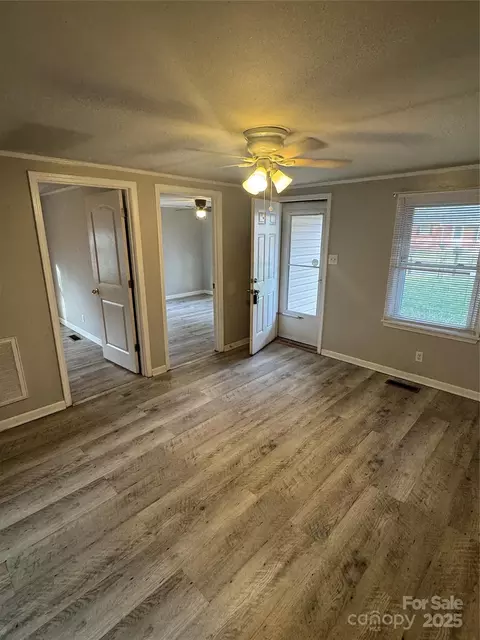 Living - 309 W Ruby W Ave W, Gastonia, NC 28052 photo 2 of 3
