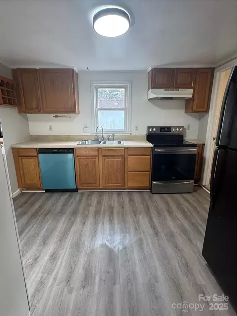 Kitchen - 309 W Ruby W Ave W, Gastonia, NC 28052 photo 1 of 2