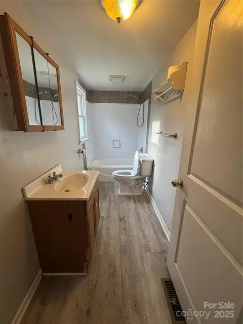 Bath - 309 W Ruby W Ave W, Gastonia, NC 28052 photo 1 of 2