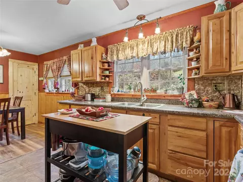 330 Old Us 19e Hwy, Spruce Pine, NC 28777 photo 11