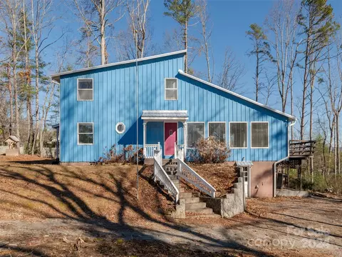 6 Edna Oaks Rd, Hendersonville, NC 28792
