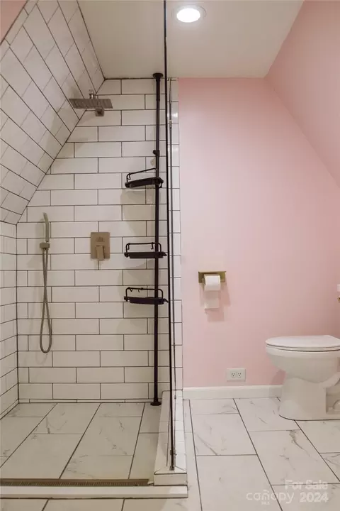 Bath - 1764 Dula Rd, Spruce Pine, NC 28777 photo 6 of 8