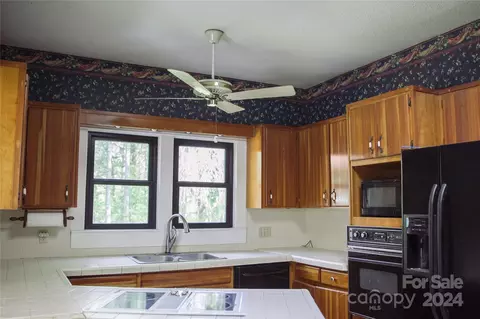 Kitchen - 1764 Dula Rd, Spruce Pine, NC 28777 photo 1 of 3
