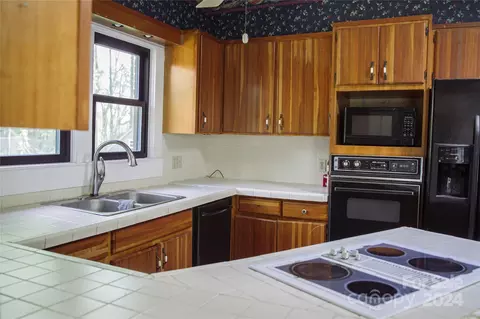 Kitchen - 1764 Dula Rd, Spruce Pine, NC 28777 photo 2 of 3