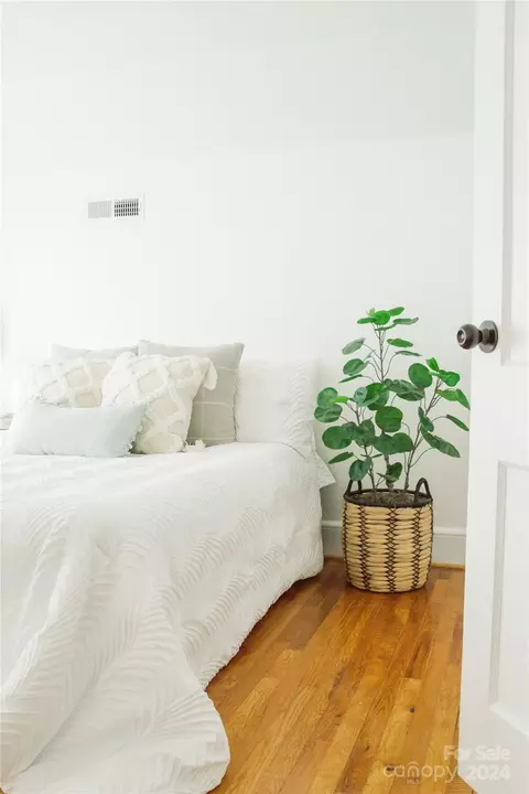 Bedroom - 1764 Dula Rd, Spruce Pine, NC 28777 photo 5 of 6