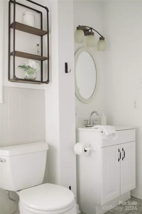 Bath - 1764 Dula Rd, Spruce Pine, NC 28777 photo 1 of 8
