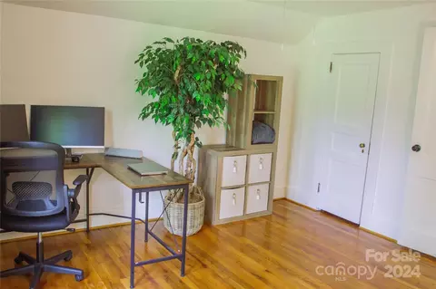 Bedroom - 1764 Dula Rd, Spruce Pine, NC 28777 photo 3 of 6