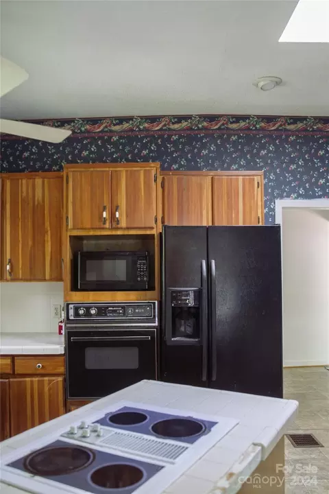 Kitchen - 1764 Dula Rd, Spruce Pine, NC 28777 photo 3 of 3