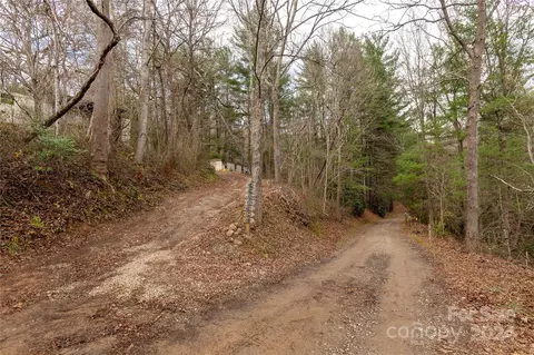16 Musterfield Dr, Asheville, NC 28805