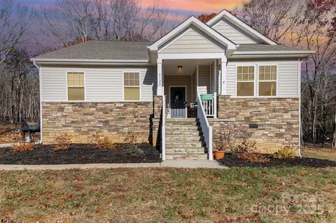 5120 Kings Pinnacle Dr, Kings Mountain, NC 28086