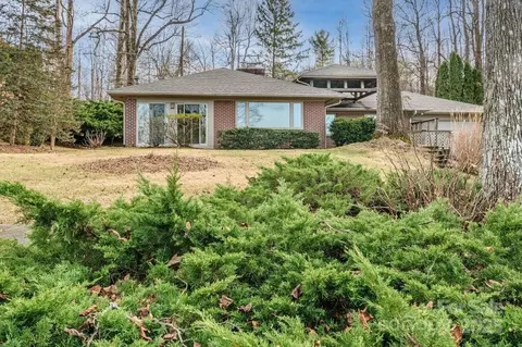 124 Sky Village Ln, Laurel Park, NC 28739