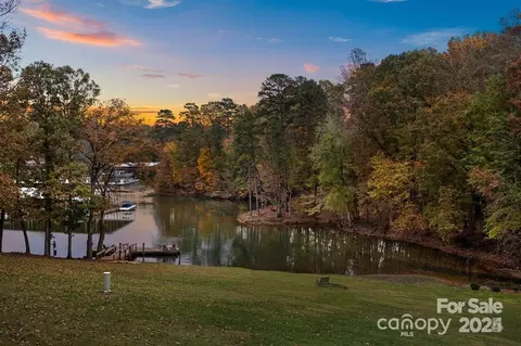 51 Old Post Rd, Lake Wylie, SC 29710