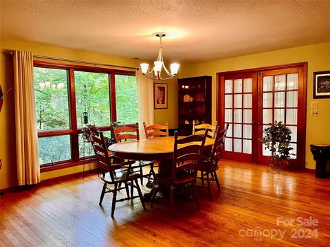 Dining - 585 Nottingham Rd, Brevard, NC 28712 photo 1 of 1