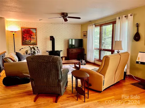 Living - 585 Nottingham Rd, Brevard, NC 28712 photo 3 of 4