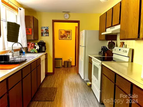 Kitchen - 585 Nottingham Rd, Brevard, NC 28712 photo 1 of 1