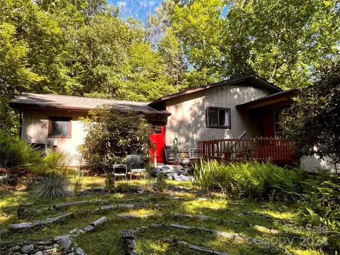 Exterior - 585 Nottingham Rd, Brevard, NC 28712 photo 2 of 4